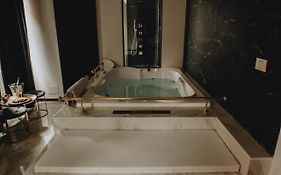 Royalroom-Relaxing Spa & Luxury Apartments
